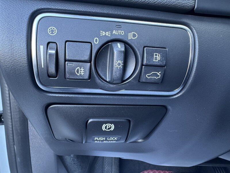 2014 Volvo S60 T5 - Photo 15 - Seattle, WA 98125