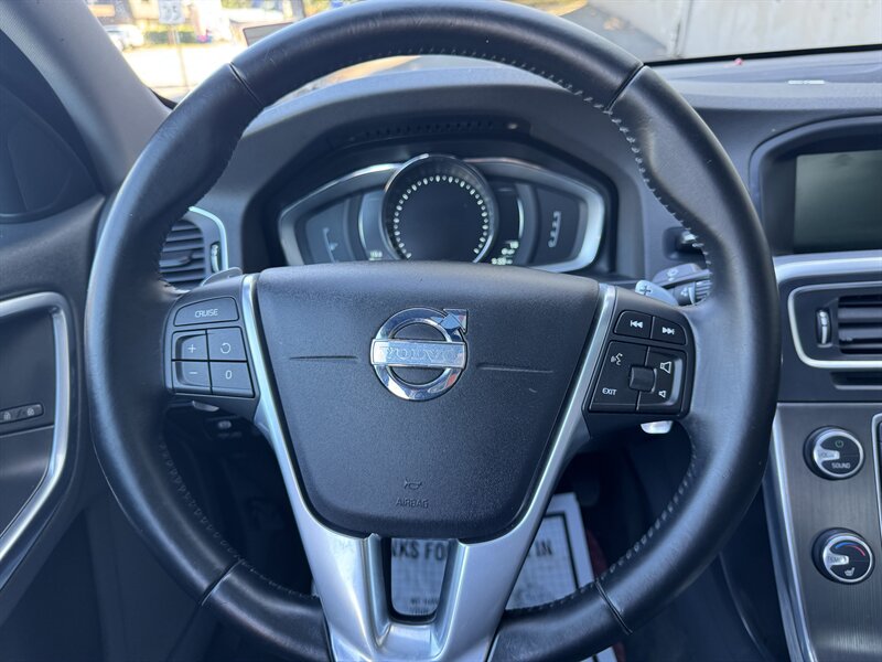 2014 Volvo S60 T5 - Photo 10 - Seattle, WA 98125