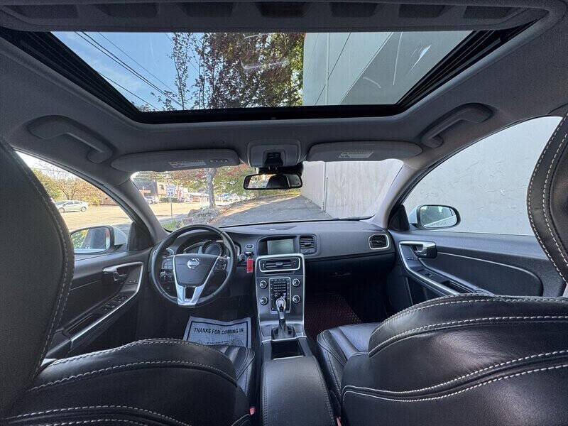 2014 Volvo S60 T5 4dr Sedan - Photo 9 - Seattle, WA 98125