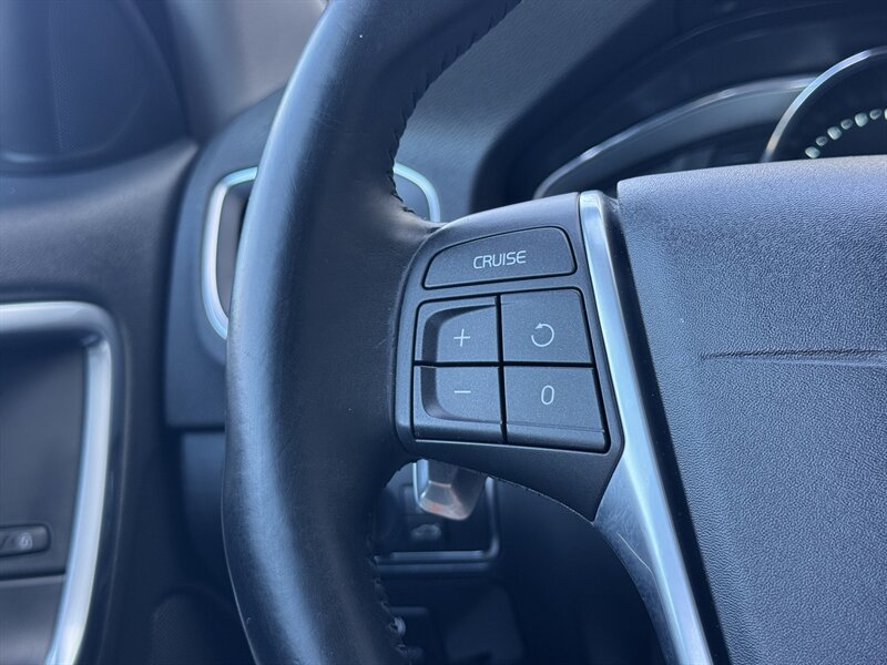 2014 Volvo S60 T5 - Photo 12 - Seattle, WA 98125