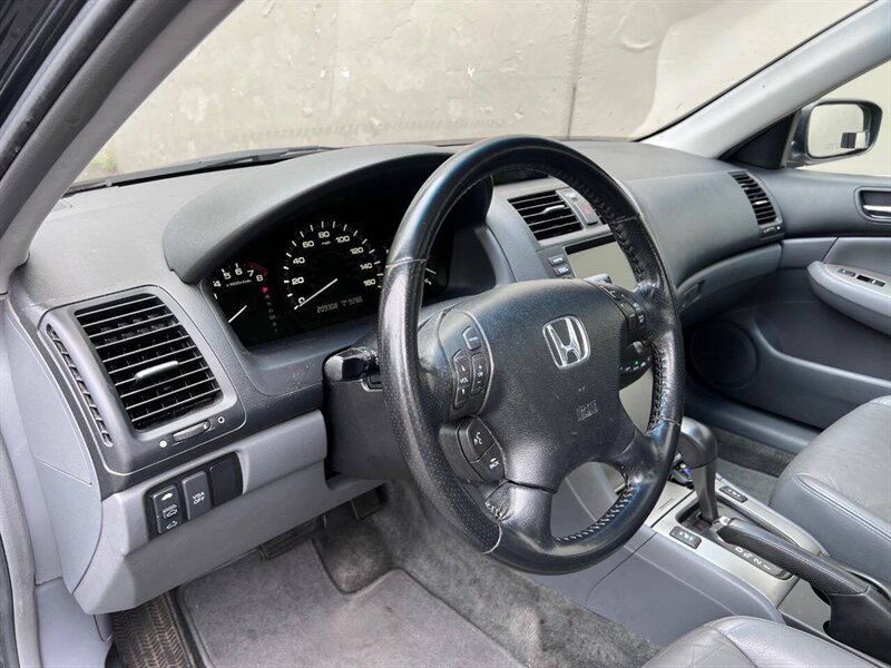 2006 Honda Accord EX V 6 w/Navi 4dr Sedan 5A - Photo 11 - Seattle, WA 98125