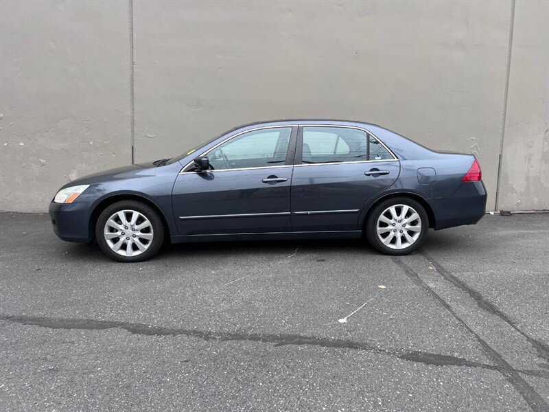 2006 Honda Accord EX V 6 w/Navi 4dr Sedan 5A - Photo 3 - Seattle, WA 98125