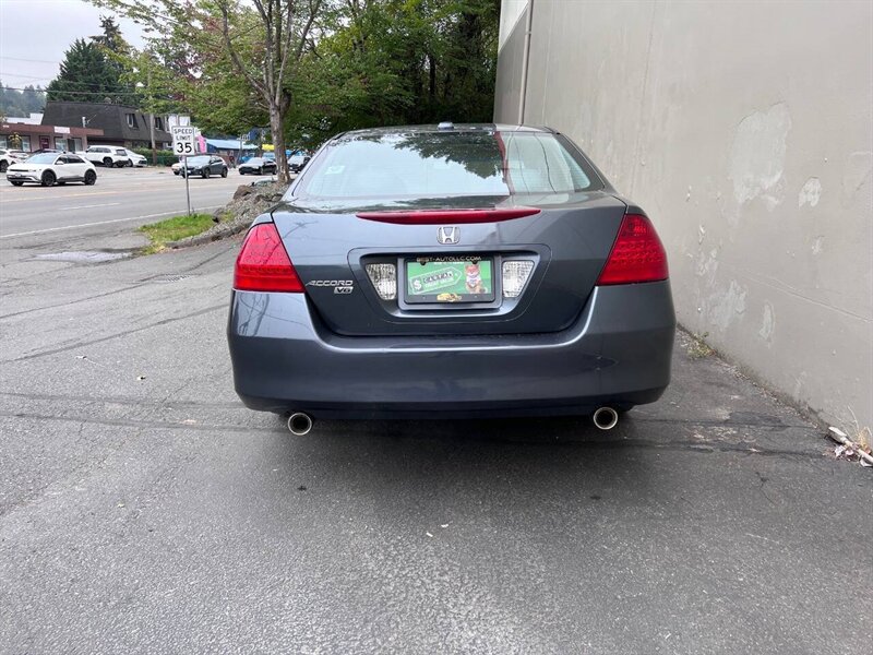 2006 Honda Accord EX V 6 w/Navi 4dr Sedan 5A - Photo 5 - Seattle, WA 98125