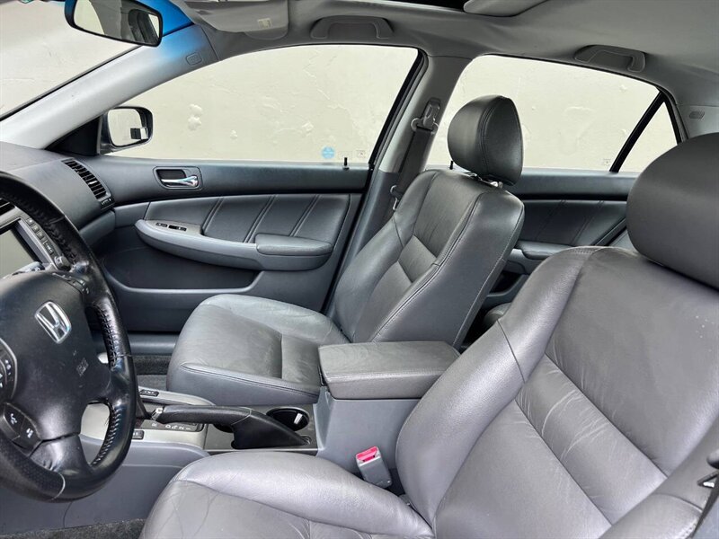 2006 Honda Accord EX V 6 w/Navi 4dr Sedan 5A - Photo 9 - Seattle, WA 98125