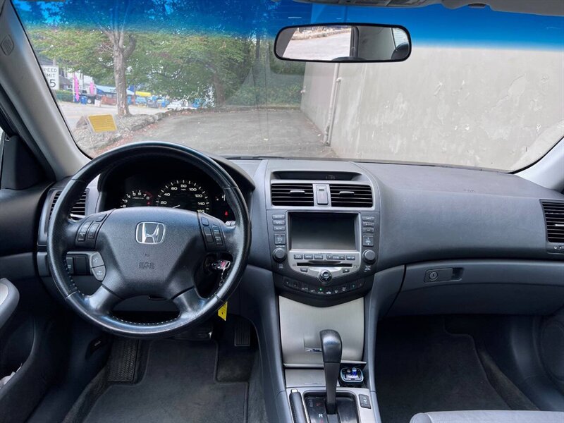 2006 Honda Accord EX V 6 w/Navi 4dr Sedan 5A - Photo 8 - Seattle, WA 98125