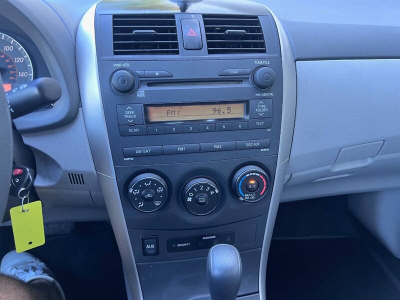 2009 Toyota Corolla LE 4dr Sedan 4A - Photo 11 - Seattle, WA 98125