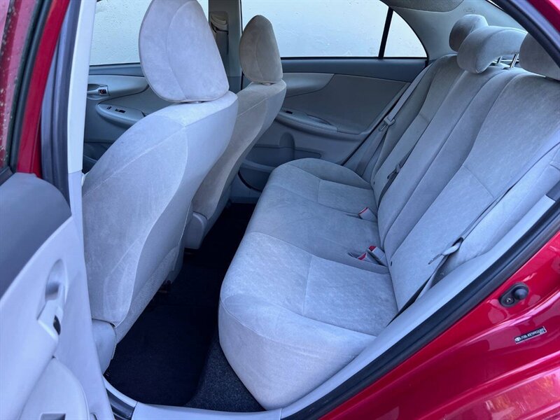 2009 Toyota Corolla LE 4dr Sedan 4A - Photo 8 - Seattle, WA 98125