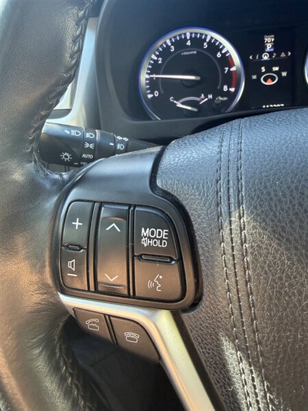 2015 Toyota Highlander XLE AWD 4dr SUV - Photo 14 - Seattle, WA 98125