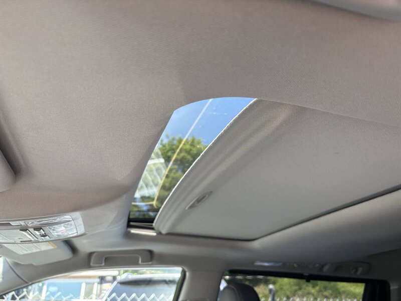 2015 Toyota Highlander XLE AWD 4dr SUV - Photo 10 - Seattle, WA 98125