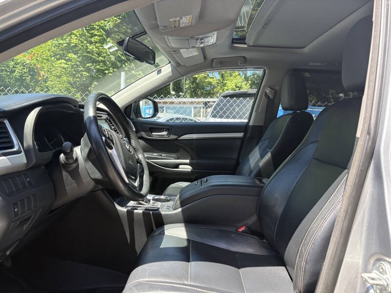 2015 Toyota Highlander XLE AWD 4dr SUV - Photo 11 - Seattle, WA 98125