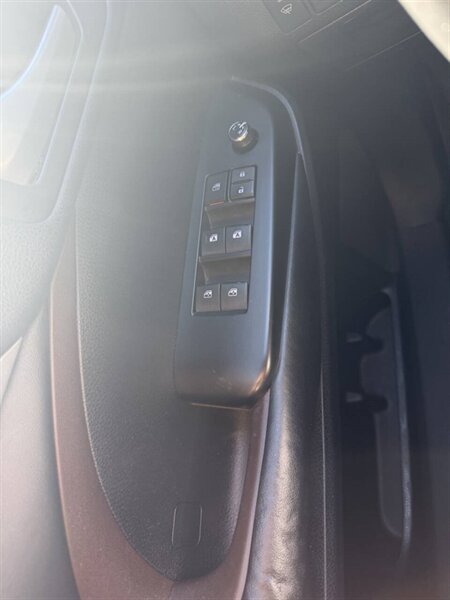 2015 Toyota Highlander XLE AWD 4dr SUV - Photo 18 - Seattle, WA 98125