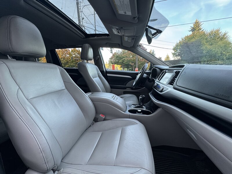 2016 Toyota Highlander XLE - Photo 19 - Seattle, WA 98125