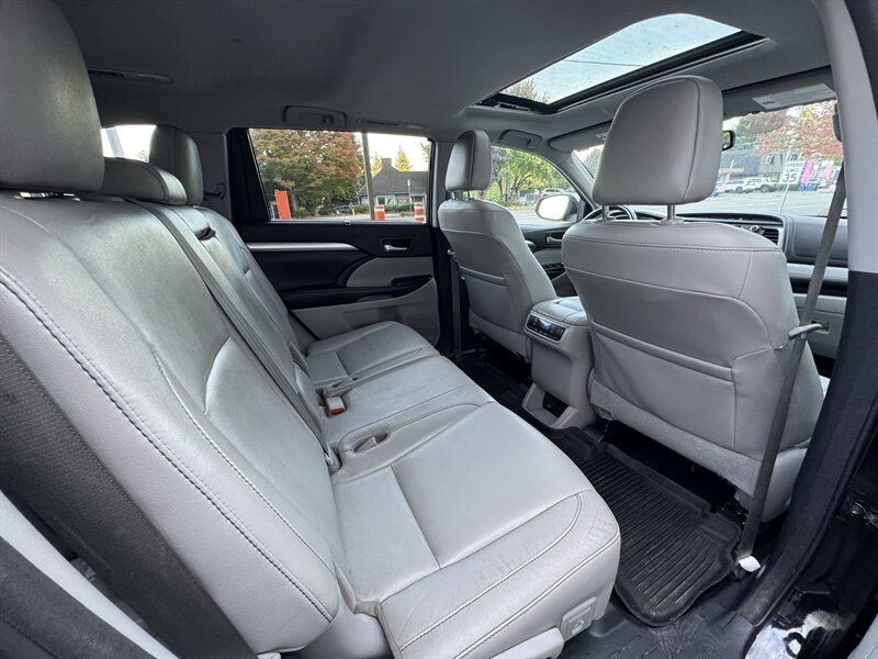 2016 Toyota Highlander XLE - Photo 20 - Seattle, WA 98125