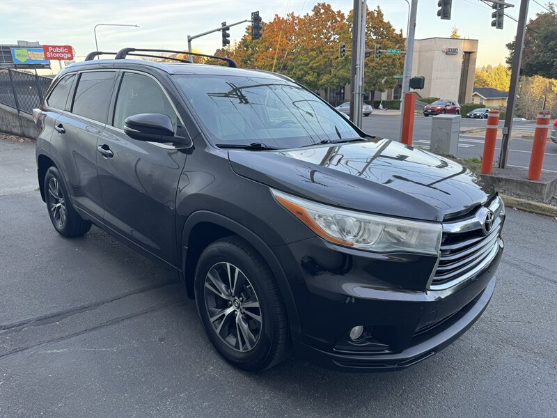 2016 Toyota Highlander XLE - Photo 3 - Seattle, WA 98125