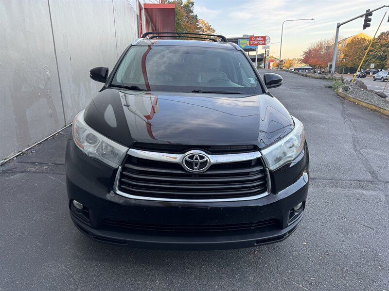 2016 Toyota Highlander XLE - Photo 2 - Seattle, WA 98125
