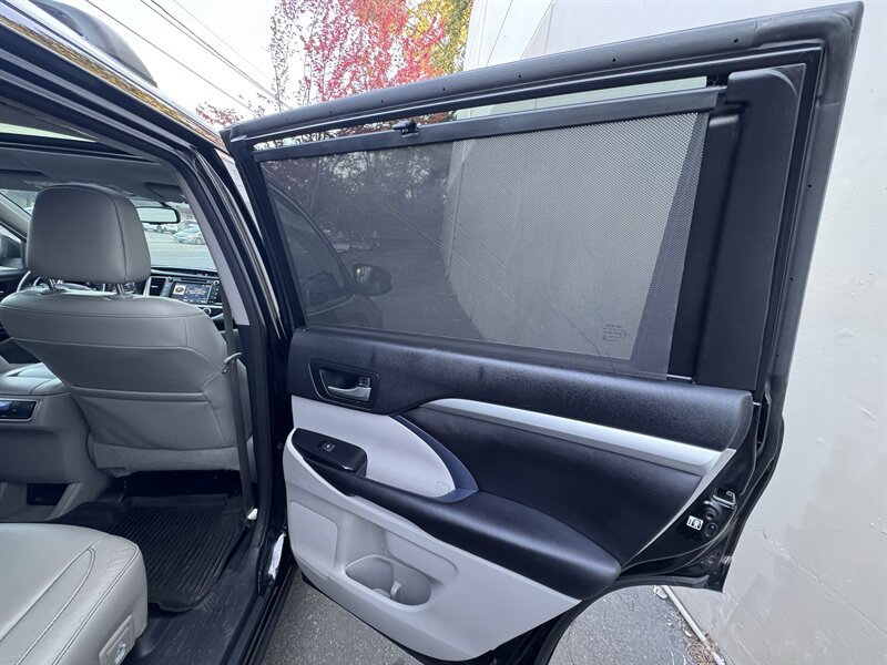 2016 Toyota Highlander XLE - Photo 21 - Seattle, WA 98125