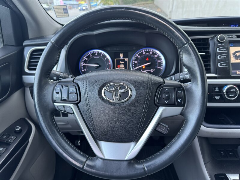 2016 Toyota Highlander XLE - Photo 17 - Seattle, WA 98125