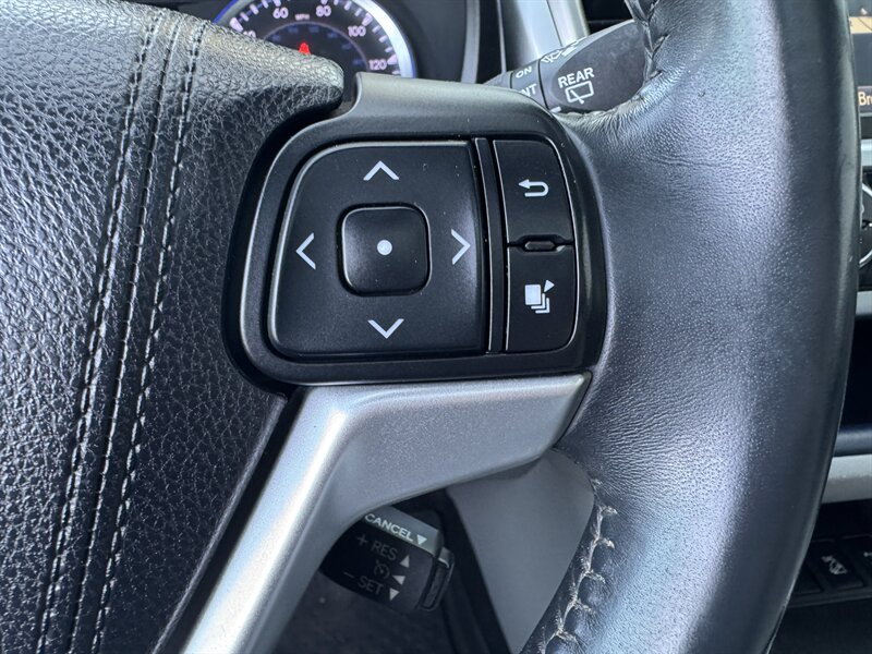 2016 Toyota Highlander XLE - Photo 12 - Seattle, WA 98125