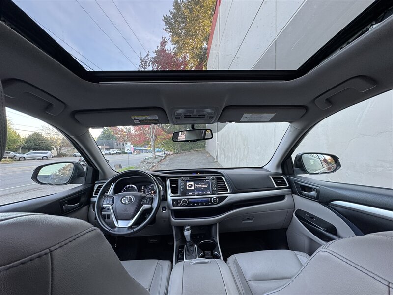 2016 Toyota Highlander XLE - Photo 16 - Seattle, WA 98125