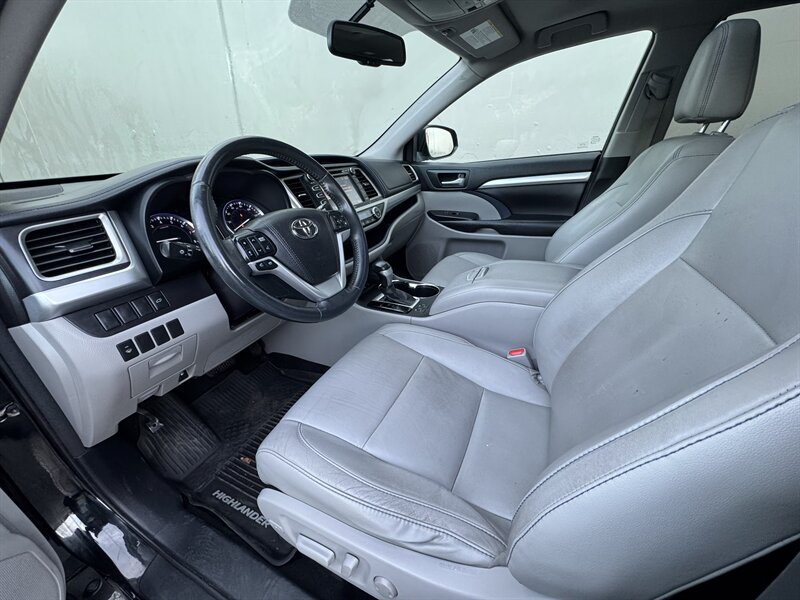 2016 Toyota Highlander XLE - Photo 7 - Seattle, WA 98125