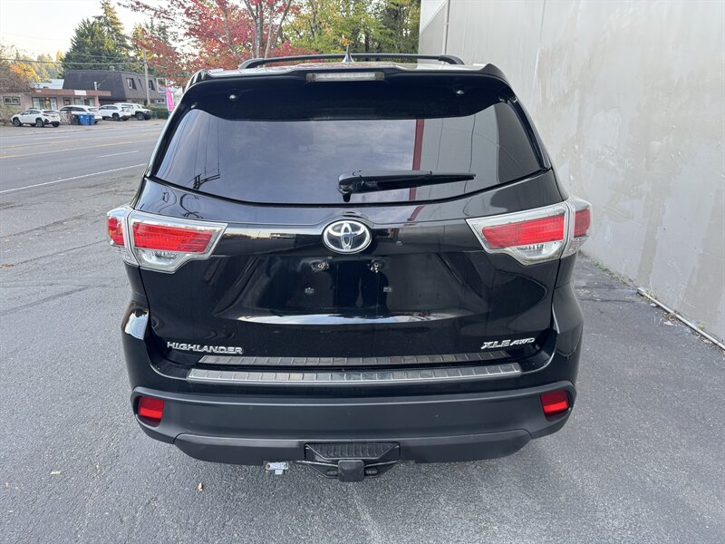 2016 Toyota Highlander XLE - Photo 5 - Seattle, WA 98125