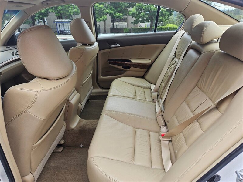 2009 Honda Accord EX L V6 4dr Sedan 5A - Photo 12 - Seattle, WA 98125