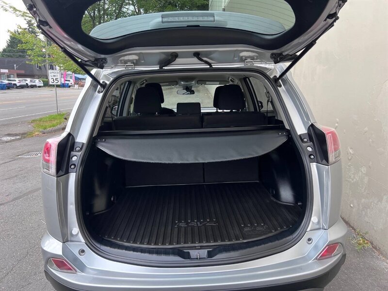 2018 Toyota RAV4 LE AWD 4dr SUV - Photo 7 - Seattle, WA 98125