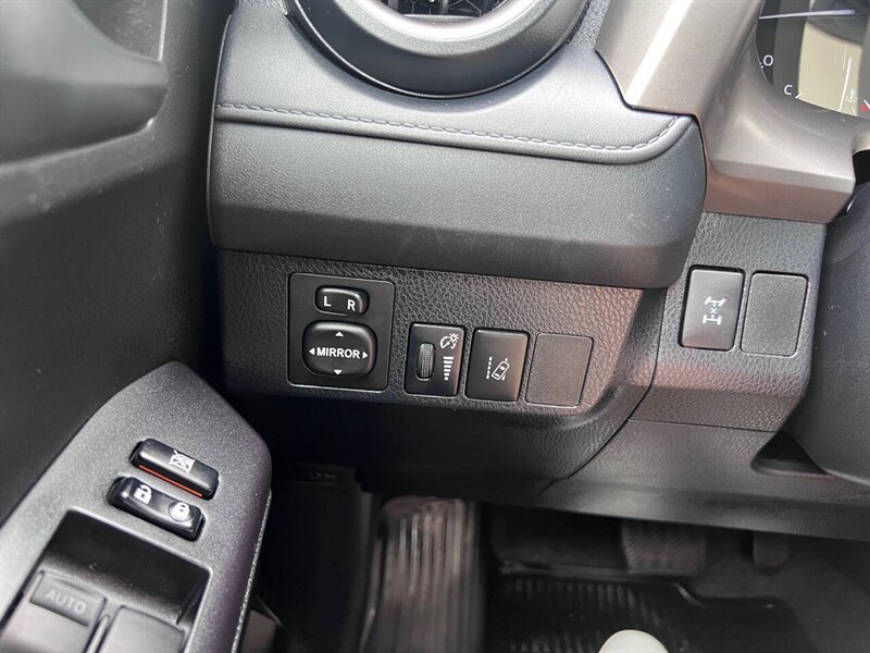 2018 Toyota RAV4 LE AWD 4dr SUV - Photo 15 - Seattle, WA 98125