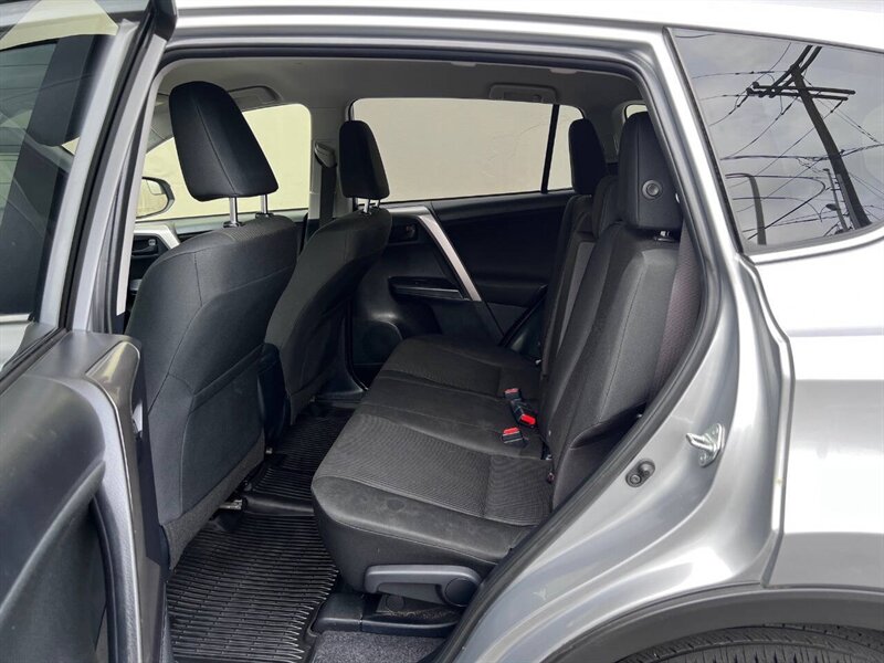 2018 Toyota RAV4 LE AWD 4dr SUV - Photo 8 - Seattle, WA 98125