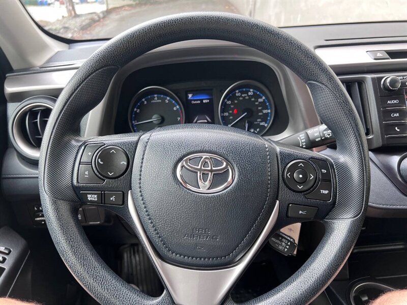2018 Toyota RAV4 LE AWD 4dr SUV - Photo 14 - Seattle, WA 98125