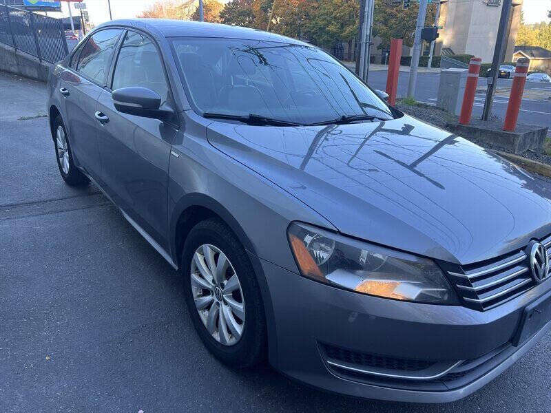 2014 Volkswagen Passat 1.8T S PZEV 4dr Sedan 6A - Photo 4 - Seattle, WA 98125