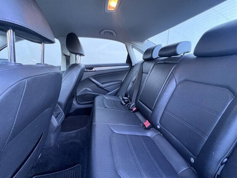2014 Volkswagen Passat 1.8T S PZEV 4dr Sedan 5M - Photo 8 - Seattle, WA 98125