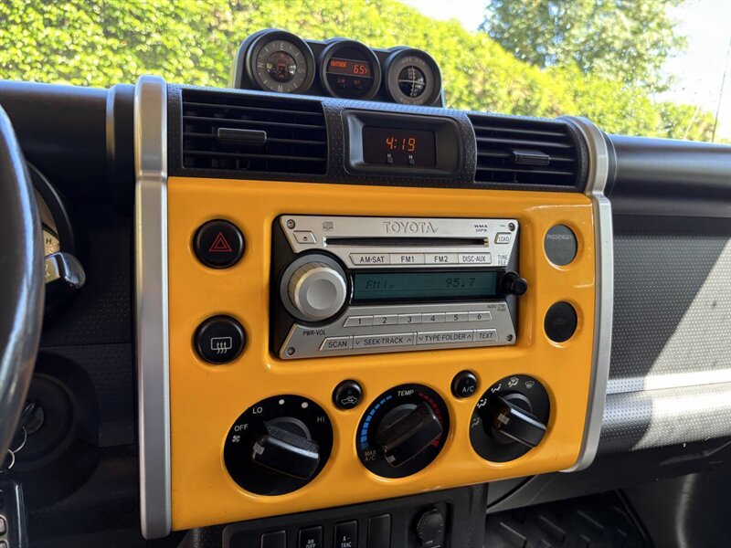 2007 Toyota FJ Cruiser Base 4dr SUV 4WD (4L V6 6M) - Photo 12 - Seattle, WA 98125