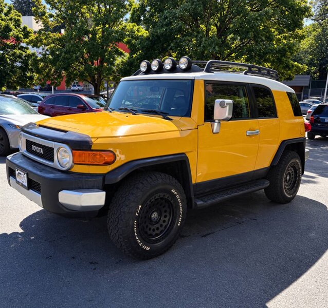 2007 Toyota FJ Cruiser Base 4dr SUV 4WD (4L V6 6M) - Photo 2 - Seattle, WA 98125
