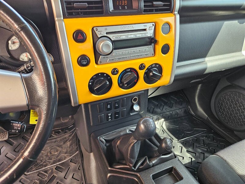 2007 Toyota FJ Cruiser Base 4dr SUV 4WD (4L V6 6M) - Photo 7 - Seattle, WA 98125