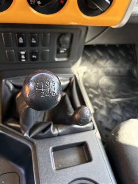 2007 Toyota FJ Cruiser Base 4dr SUV 4WD (4L V6 6M) - Photo 14 - Seattle, WA 98125
