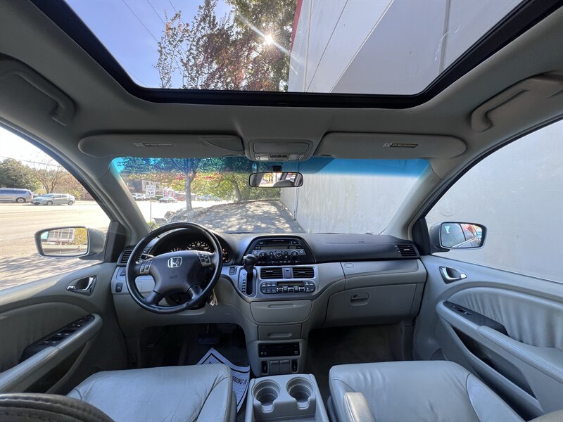 2006 Honda Odyssey EX-L w/DVD - Photo 14 - Seattle, WA 98125