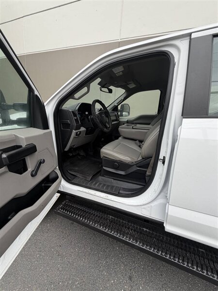 2019 Ford F-350 XLT 4x4 4dr Crew Cab 6.8 ft. SB SRW Pickup - Photo 11 - Seattle, WA 98125