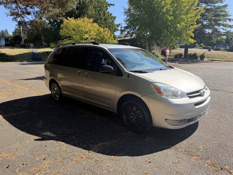 2005 Toyota Sienna CE 7 Passenger 4dr Mini Van - Photo 11 - Seattle, WA 98125