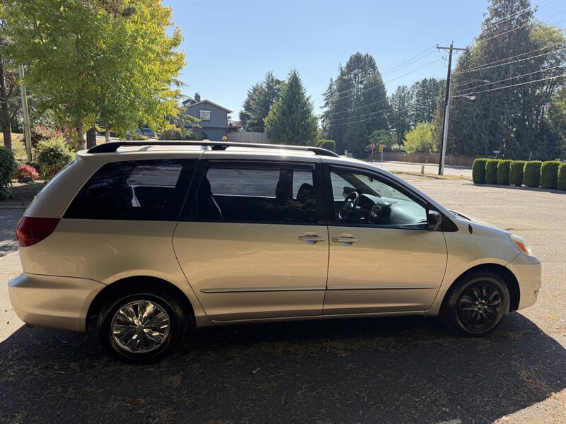 2005 Toyota Sienna CE 7 Passenger 4dr Mini Van - Photo 8 - Seattle, WA 98125