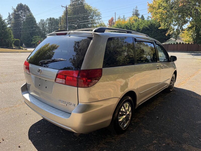 2005 Toyota Sienna CE 7 Passenger 4dr Mini Van - Photo 4 - Seattle, WA 98125