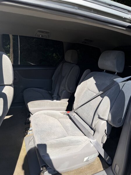 2005 Toyota Sienna CE 7 Passenger 4dr Mini Van - Photo 10 - Seattle, WA 98125