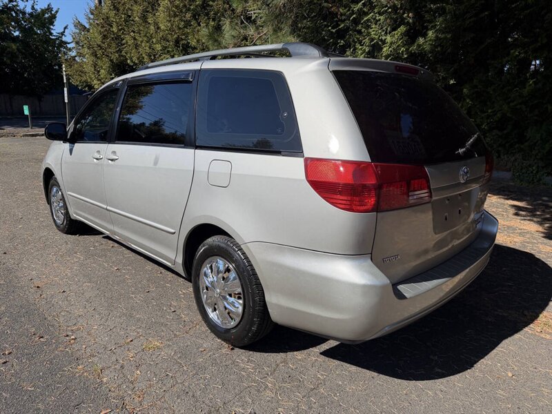 2005 Toyota Sienna CE 7 Passenger 4dr Mini Van - Photo 7 - Seattle, WA 98125