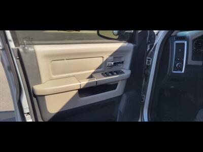 2010 Dodge Ram 1500 SLT   - Photo 9 - Bakersfield, CA 93312