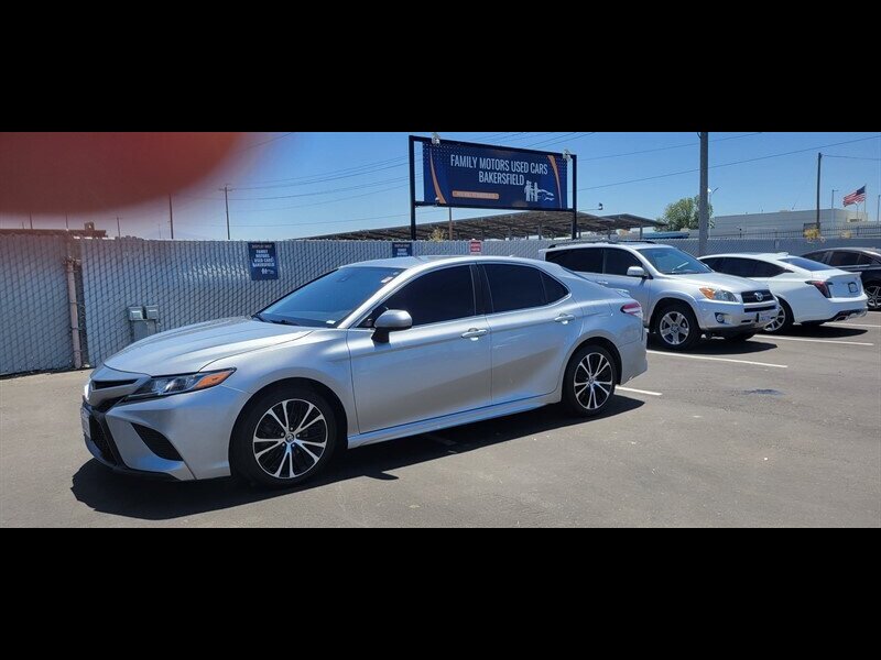 2020 Toyota Camry SE  