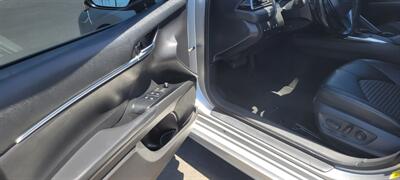 2020 Toyota Camry SE   - Photo 5 - Bakersfield, CA 93312
