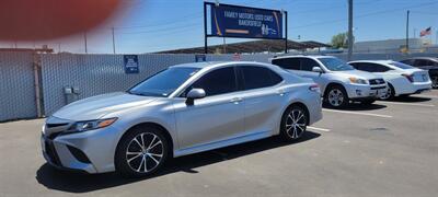 2020 Toyota Camry SE   - Photo 1 - Bakersfield, CA 93312