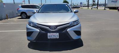 2020 Toyota Camry SE   - Photo 2 - Bakersfield, CA 93312