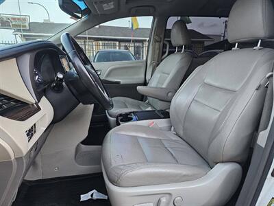 2015 Toyota Sienna XLE Premium 8 Passenger 4dr Mini Van - Photo 24 - Richmond, CA 94804