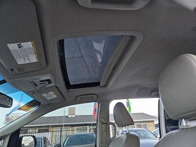 2015 Toyota Sienna XLE Premium 8 Passenger 4dr Mini Van - Photo 30 - Richmond, CA 94804